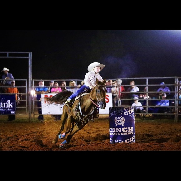 Meet your Posher, Amanda - Picture 2 of 11